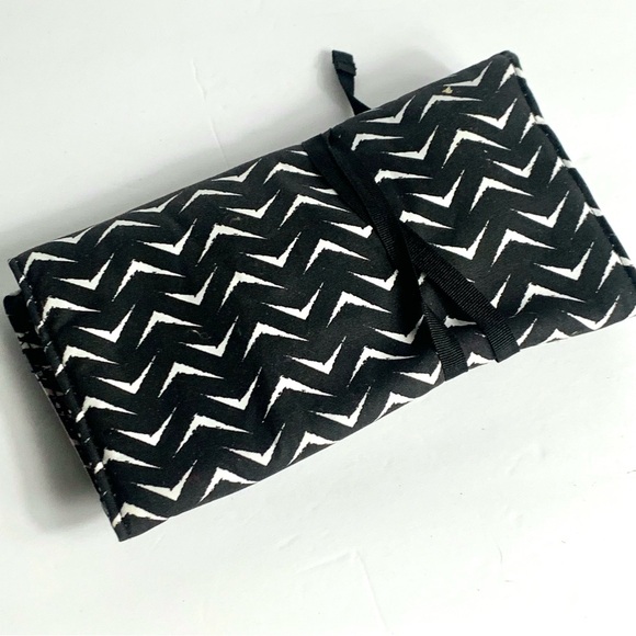 NWT iota Chic Wallet on a Strap Unfold - Picture 4 of 12